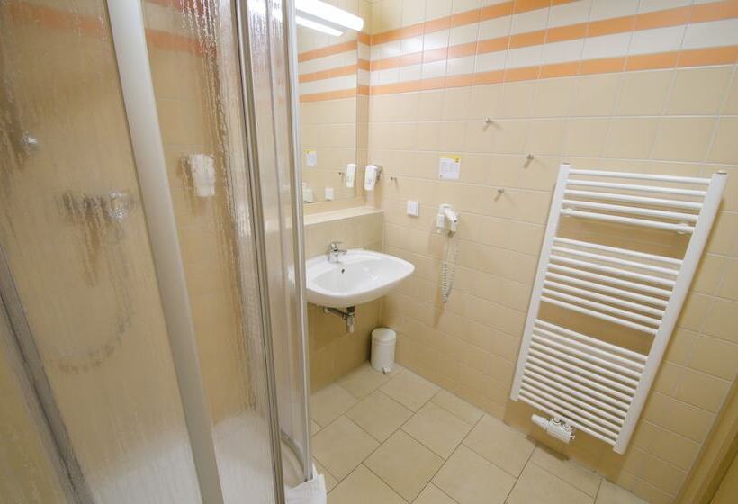 Четырехместный Номер Стандарт, Jufa Hotel Leibnitz