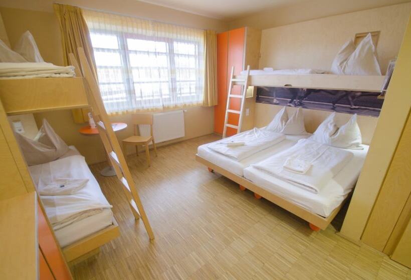 Четырехместный Номер Стандарт, Jufa Hotel Leibnitz