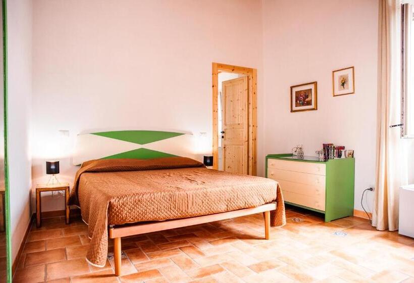 Номер Стандарт, Bobo S House Calasetta