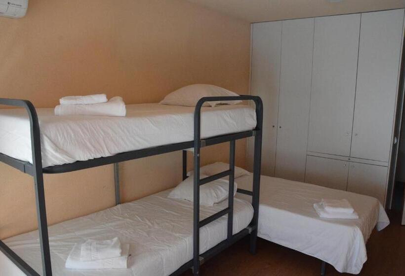 Номер Стандарт Трехместный, Mobility Friends Hostel
