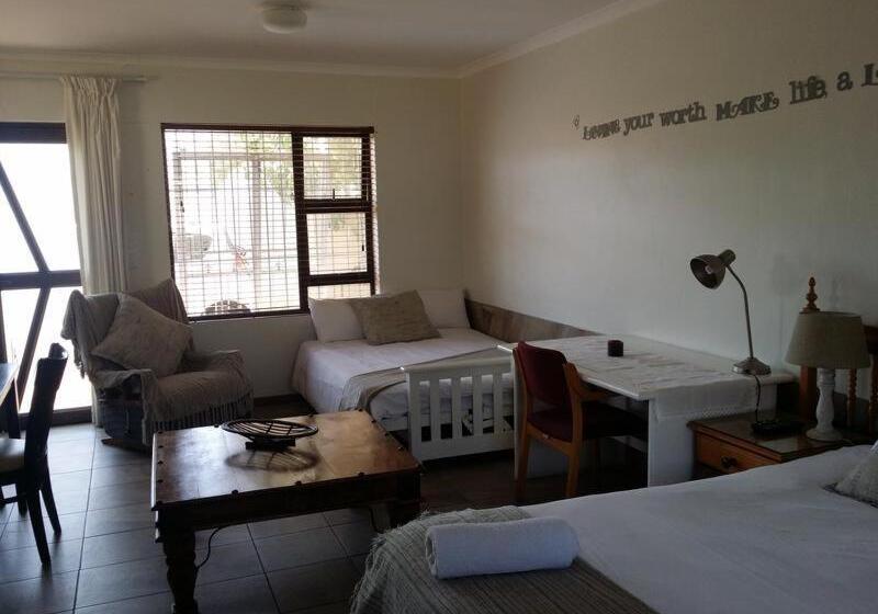 Семейный Номер, 12 On Beach Guest House