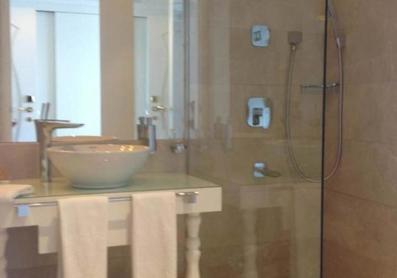 اتاق لوکس با چشم‌انداز دریا, La Boutique Hotel & Suites