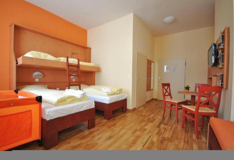 Номер Стандарт Трехместный, Jufa Hotel Meersburg Am Bodensee