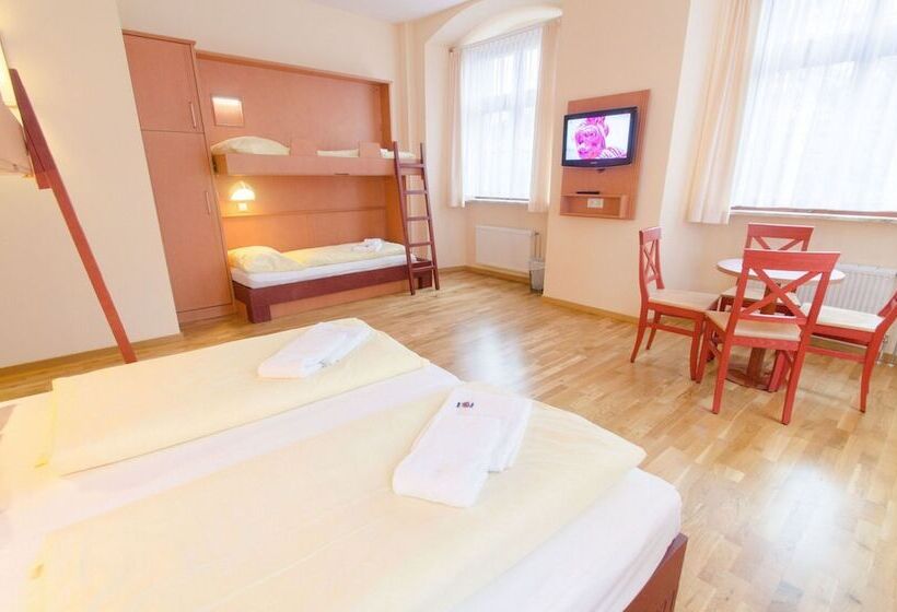 Четырехместный Номер Стандарт, Jufa Hotel Meersburg Am Bodensee