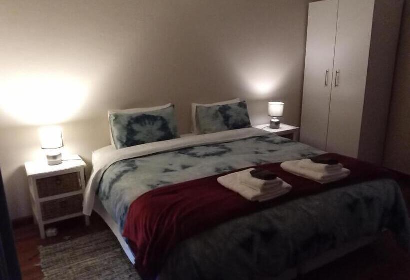 带泳池观景的豪华房, 10 On Fairview B&b