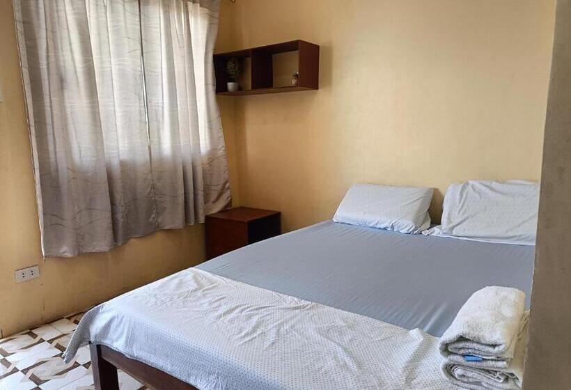 Quarto Estandar, Allen Marie Shiphaus