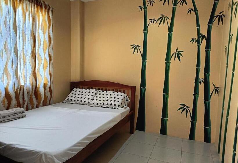 Quarto Deluxe, Allen Marie Shiphaus