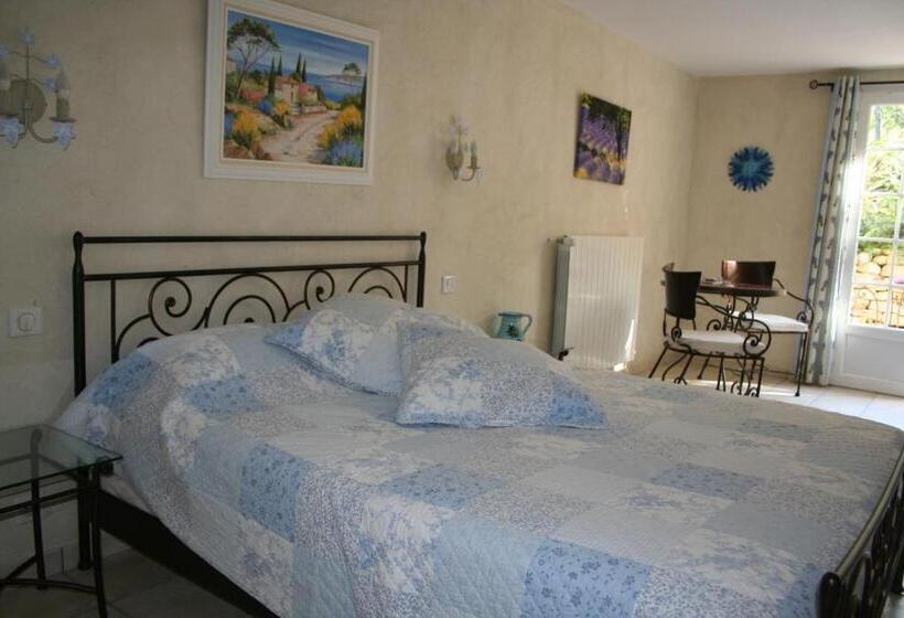 Номер Стандарт с Террасой, Le Mas Des Tarentes Chambres D Hôtes