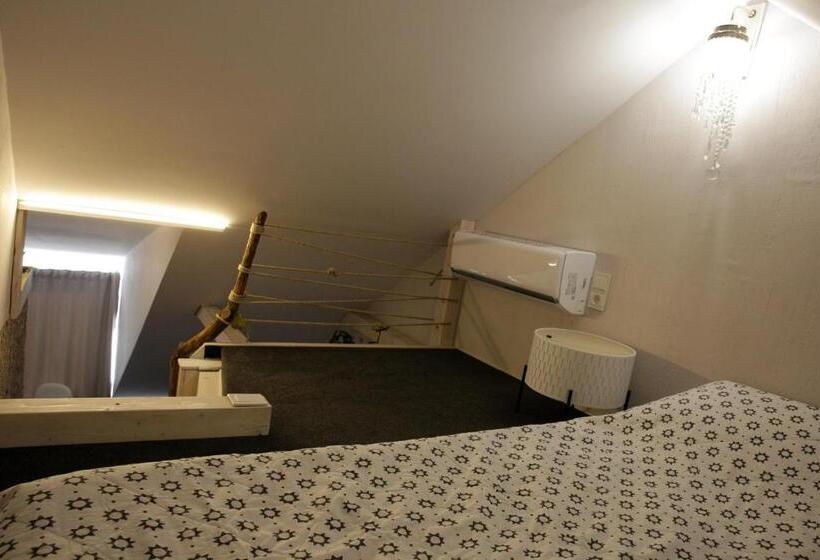 اتاق استاندارد سه تخته با بالکن, Dp Art Residence   Self Check In