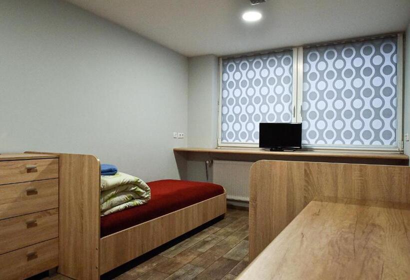 اتاق سه‌نفرۀ استاندارد با سرویس بهداشتی بیرون از اتاق, Hostel Laurita