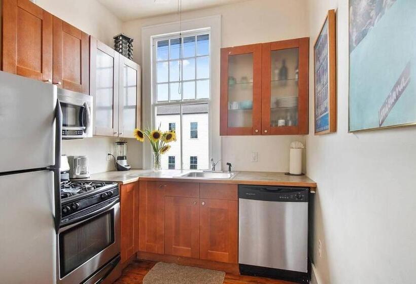 آپارتمان 1 خوابه با بالکن, Freret Apartments Near Streetcar & Tulane