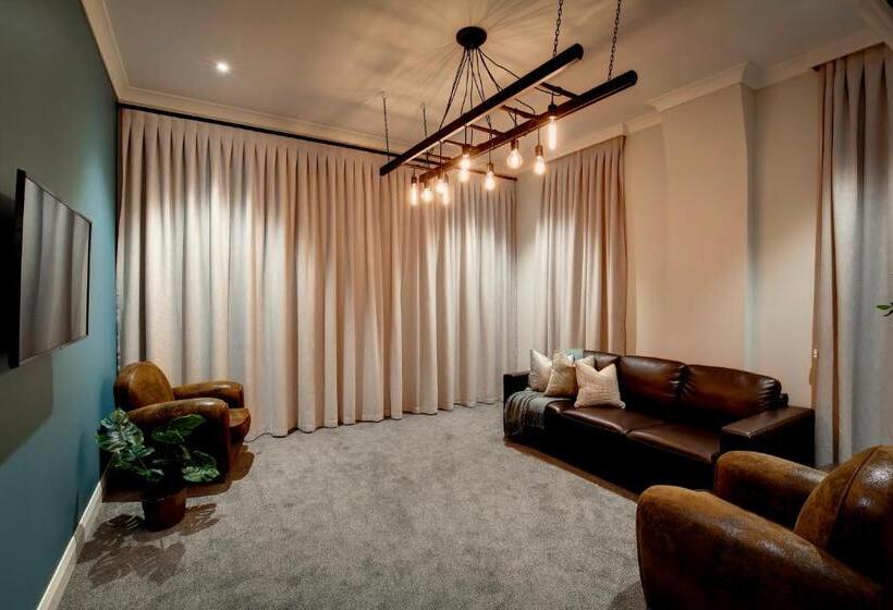 Апартаменты 1 Спальня Нижний Этаж, Hokitika Fire Station Boutique Accommodation