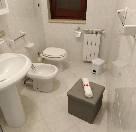 اتاق استاندارد چهارنفره با بالکن, Affittacamere Casa Quisquina