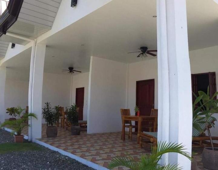 Номер Deluxe Вид на Море с Балконом, Tauig Beach Resort
