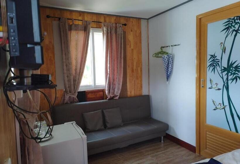 اتاق یک تخته با تراس, Falik Farm Stay