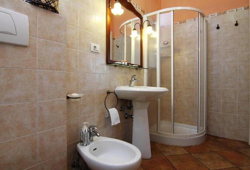 Quarto Triplo Estandar, Agriturismo Di Paterno