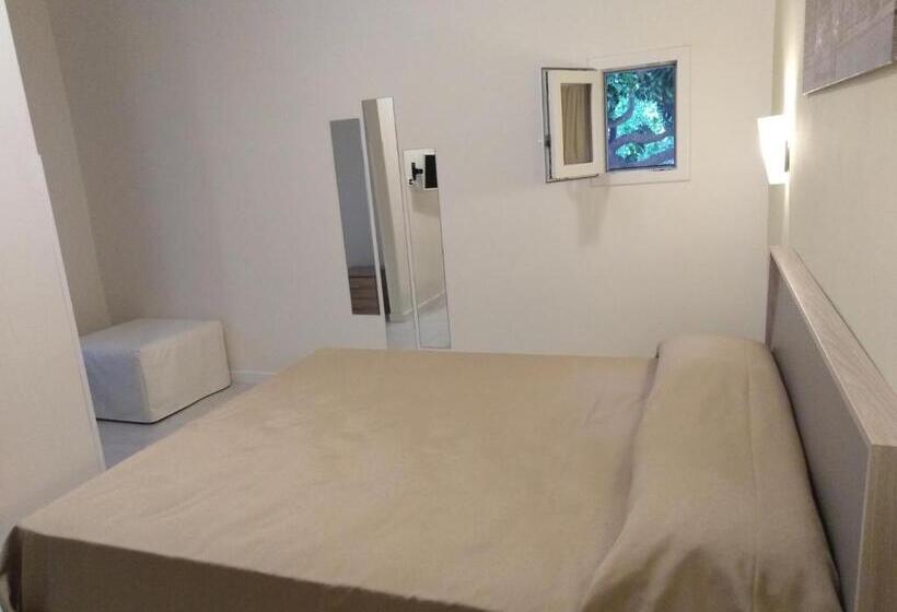 Номер Стандарт, Santo S House
