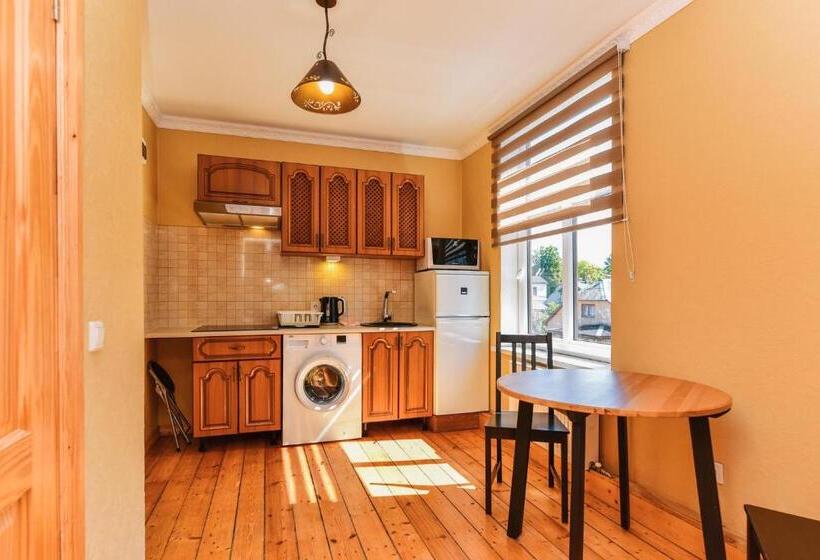 اتاق استاندارد سه نفره, Villa Victoria