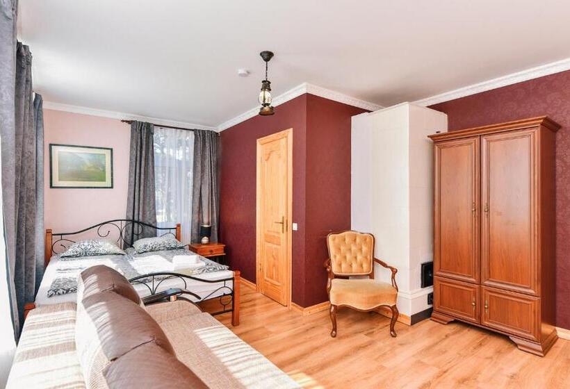 اتاق استاندارد چهارنفره با بالکن, Villa Victoria