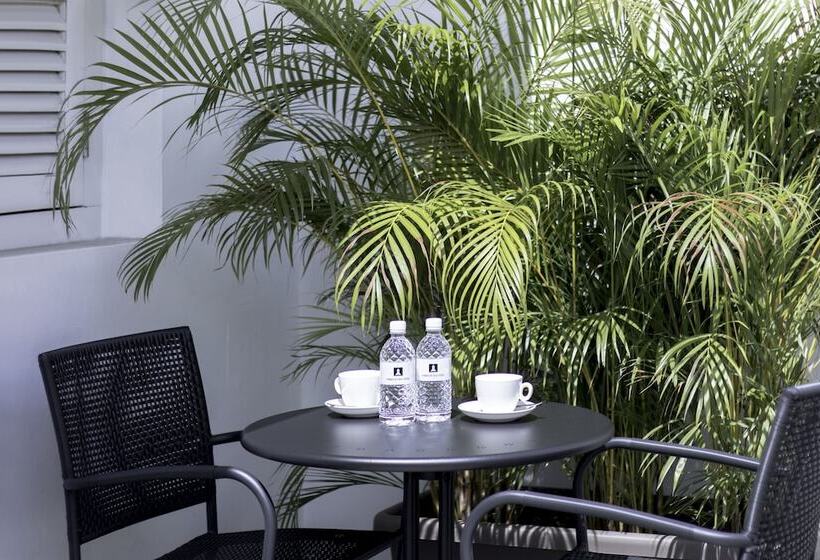 اتاق پریمیوم با بالکن, Harbour Ville Hotel   Hamilton