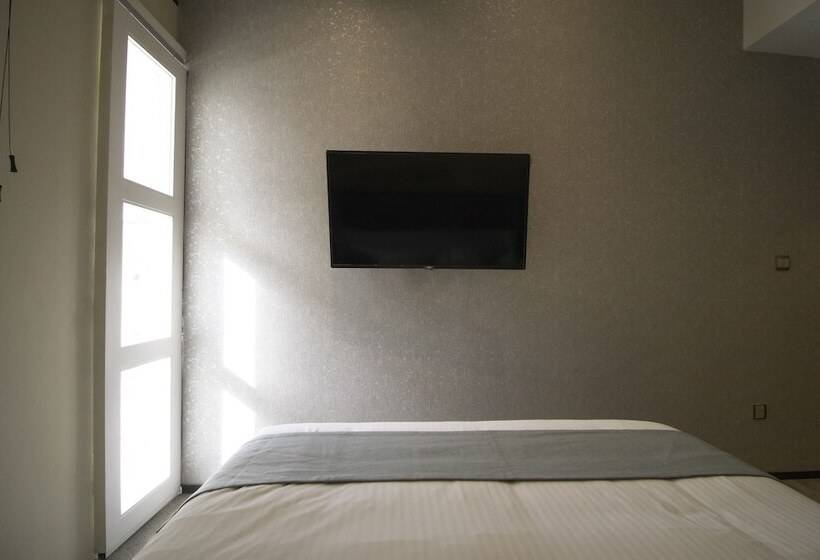 اتاق پریمیوم با بالکن, Harbour Ville Hotel   Hamilton