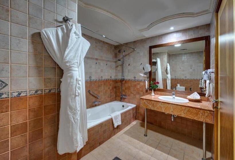 Номер Deluxe с Балконом, Sahara Beach Resort & Spa