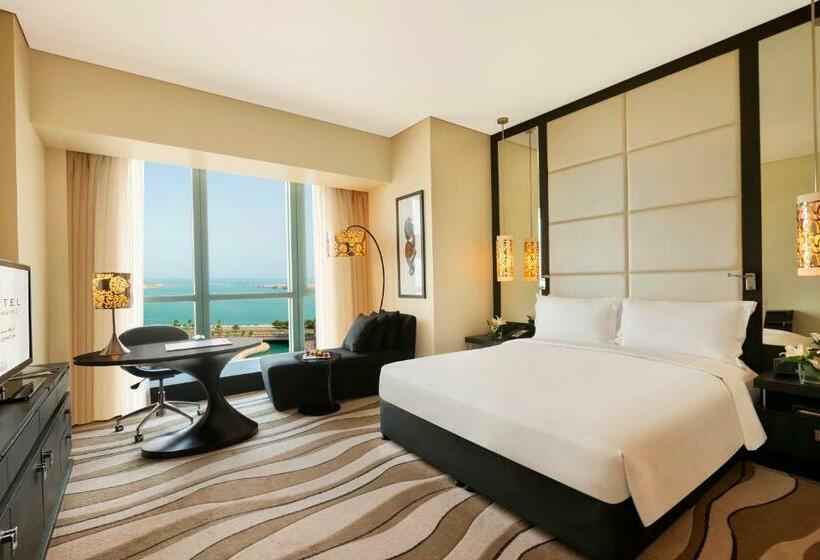Номер Клуб Кровать Кинг, Sofitel Abu Dhabi Corniche