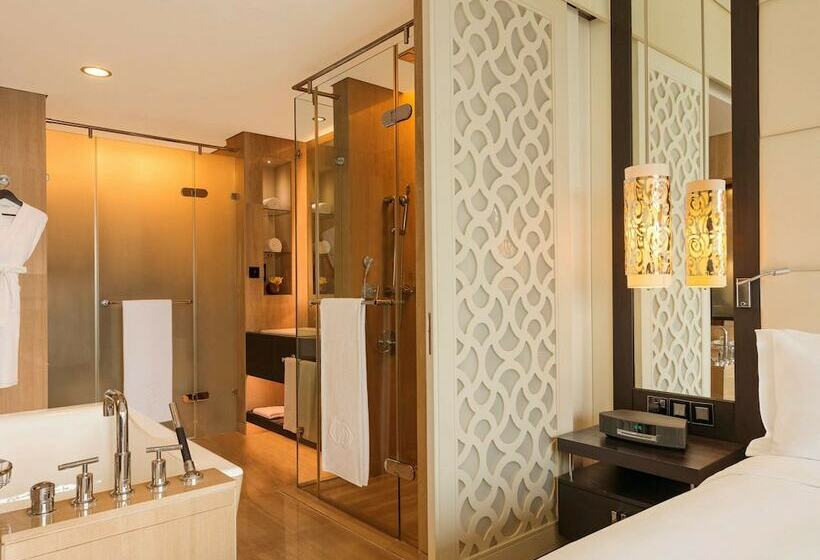Номер Superior Вид на Город, Sofitel Abu Dhabi Corniche