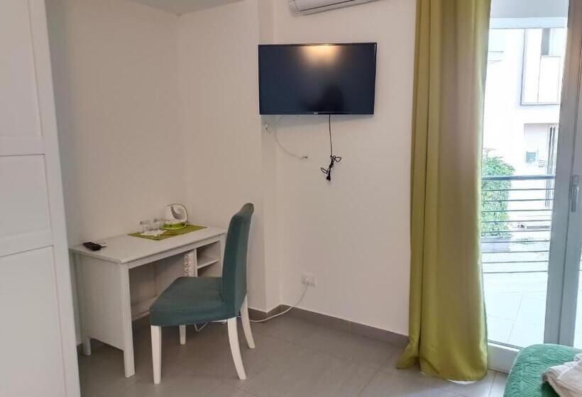 キングサイズベッドのスタンダードルーム, Colori Della Sicilia Guest House