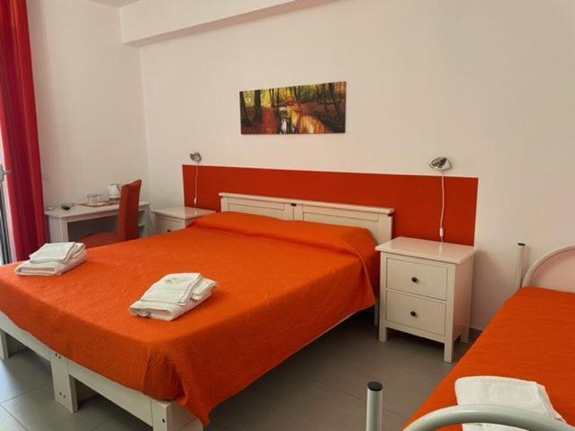 バルコニー付きスタンダードトリプルルーム, Colori Della Sicilia Guest House