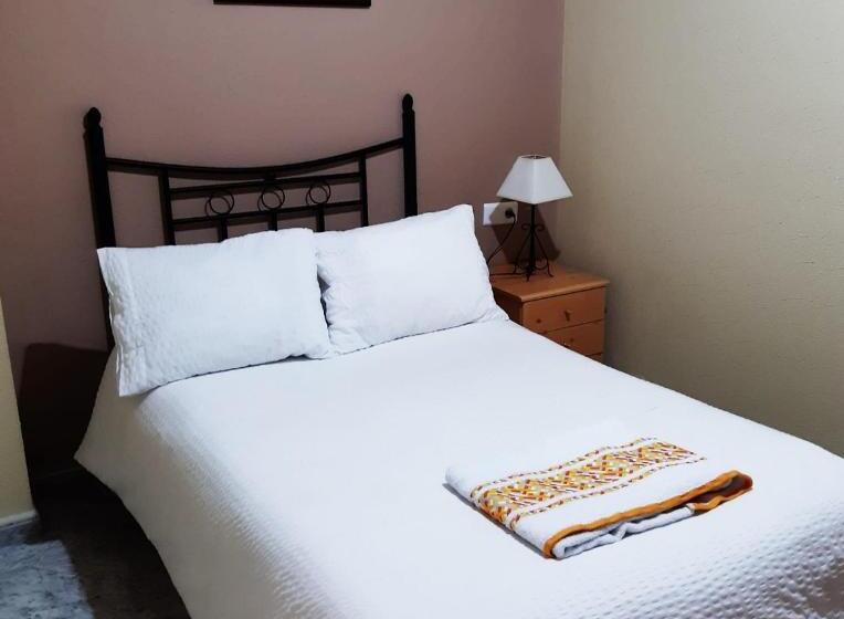 Quarto Estandar Individual, Alojamiento Mª Carmen
