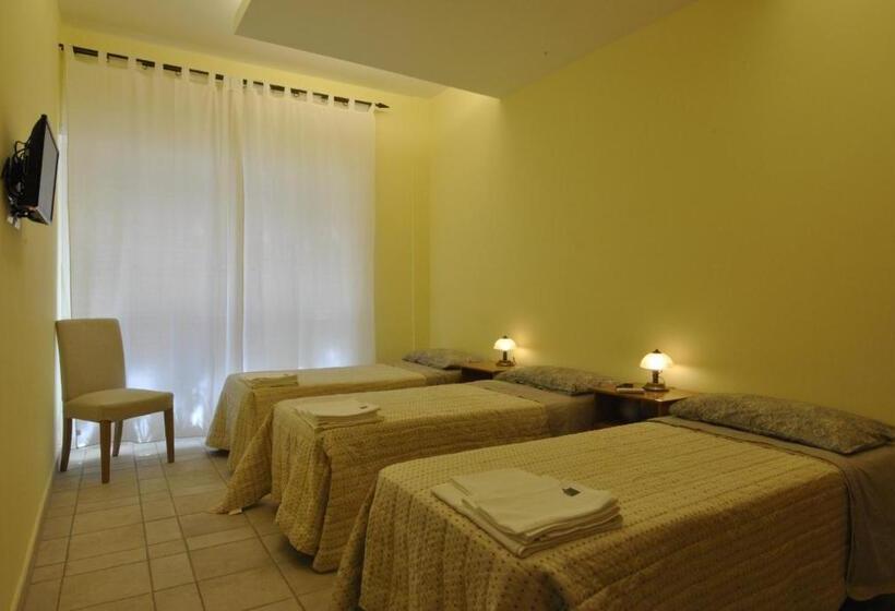 חדר סטנדרט לשלושה, Roma Tourist House