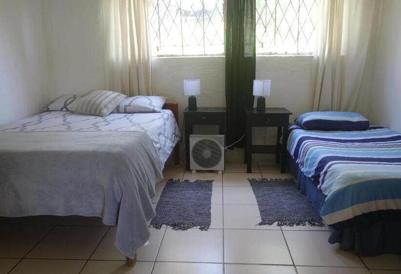 Бунгало Стандарт, Eagles Nest Hostel Plus Self Catering Private Units