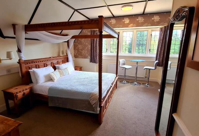 Номер Стандарт, Farnham House