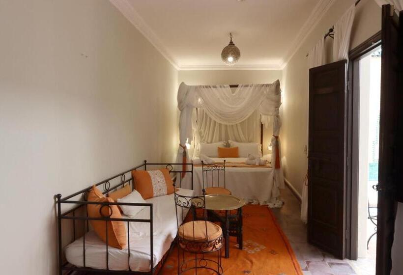 Habitación Triple Estándar Vista Piscina, Riad 22   L Etoile D Orient