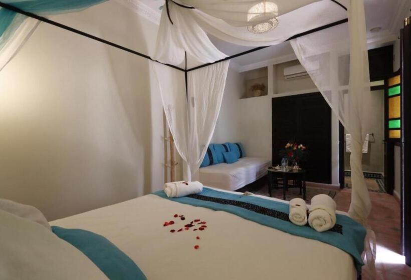 Triple Ejecutiva, Riad 22   L Etoile D Orient