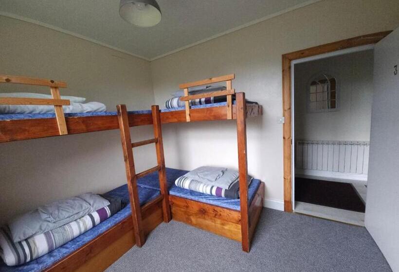חדר סטנדרטי לארבעה עם חדר אמבטיה משותף, West Highland Lodge