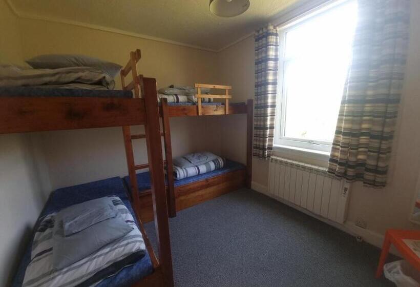 חדר סטנדרטי לארבעה עם חדר אמבטיה משותף, West Highland Lodge