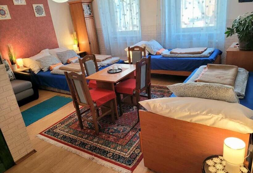 Quarto Quádruplo Estandar, Brindza Vendégház