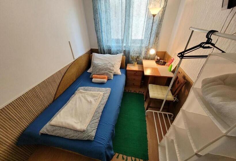 Quarto Estandar Individual Banheiro Compartilhado, Brindza Vendégház