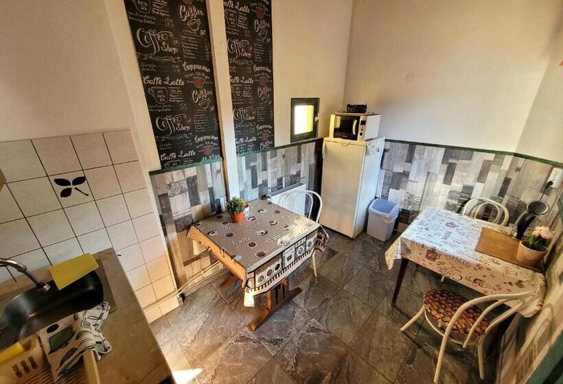 Quarto Estandar Banheiro Compartilhado, Brindza Vendégház