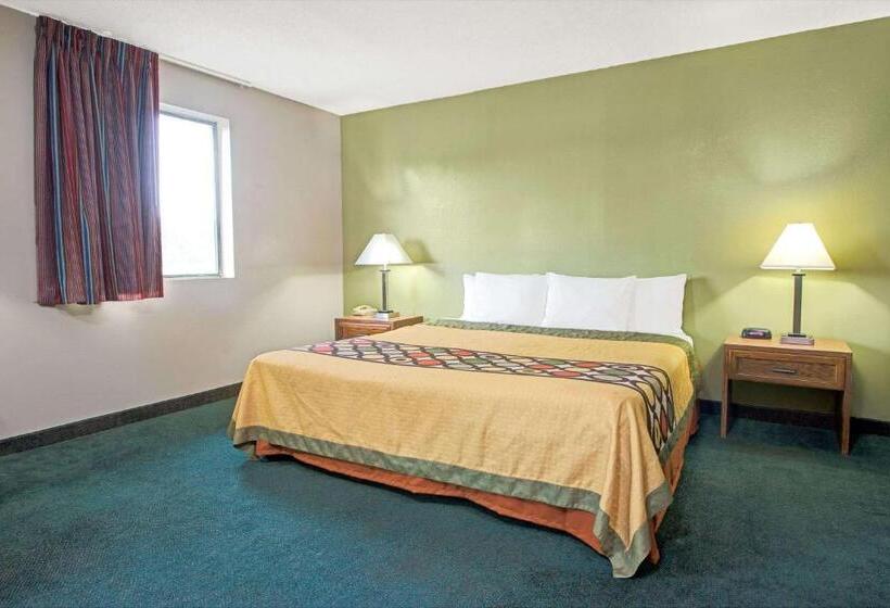 Люкс Кровать Кинг, Super 8 By Wyndham Eureka/six Flags Nearby