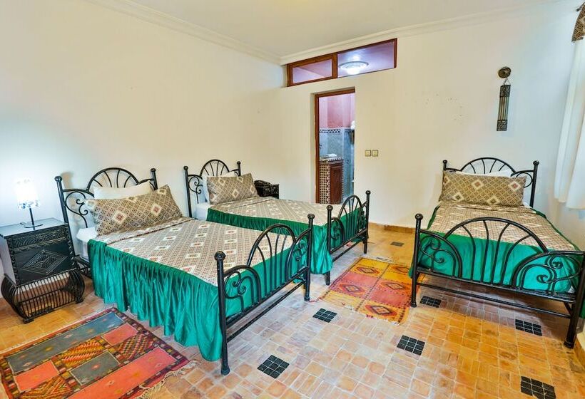 غرفة قياسية ثلاثية, Riad Al Khansaa