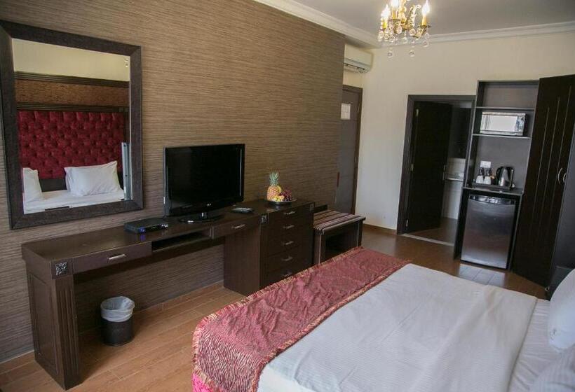 اتاق استاندارد با تخت بزرگ, Queens Suite