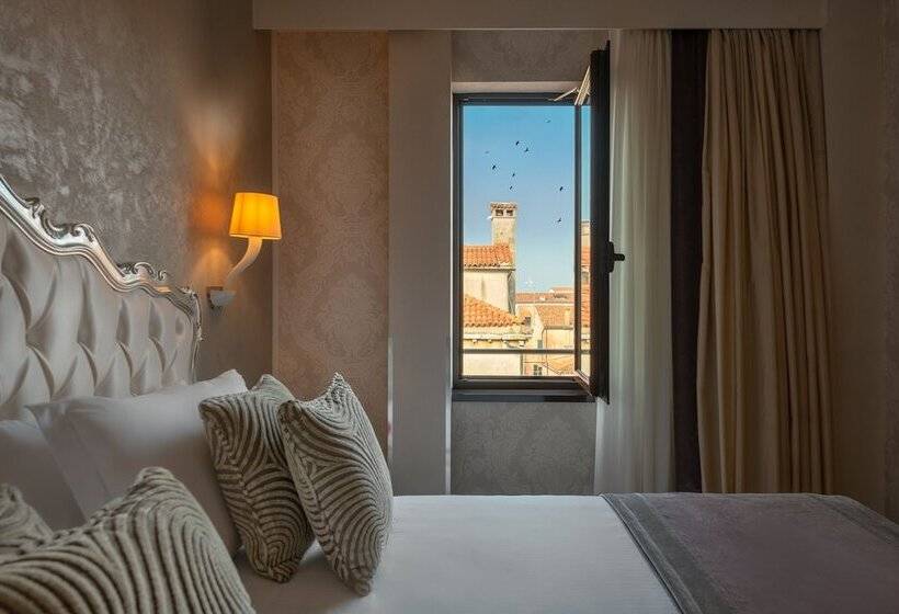 سوئیت با وان آب گرم, Carnival Palace   Venice Collection
