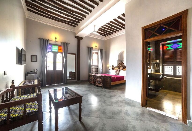 Номер Стандарт Вид на Город, Tembo House