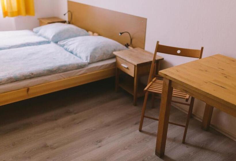 اتاق استاندارد با سرویس بهداشتی مشترک, Hostel Dakura