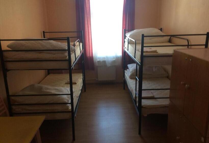 تختخواب در اتاق مشترک, Hostel Dakura