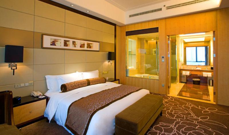 带河湖景观的套房, Crowne Plaza Yichang, An Ihg