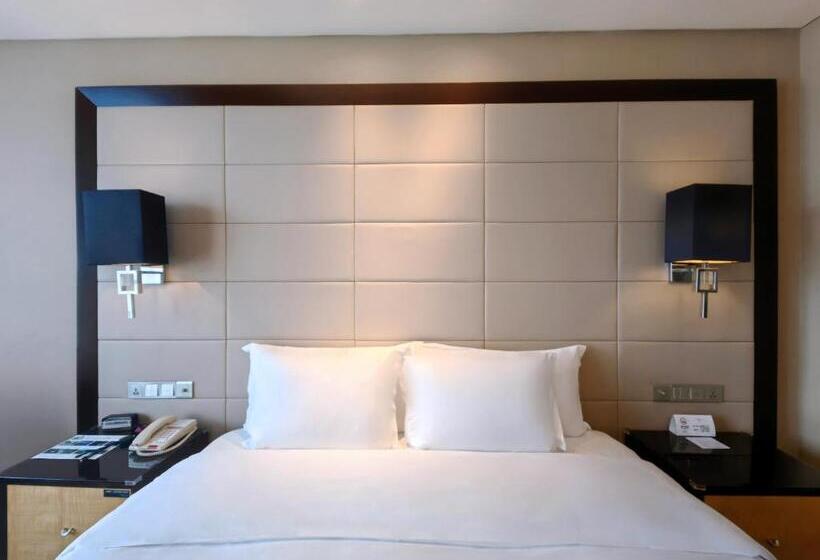 带大床的标准间, Crowne Plaza Yichang, An Ihg